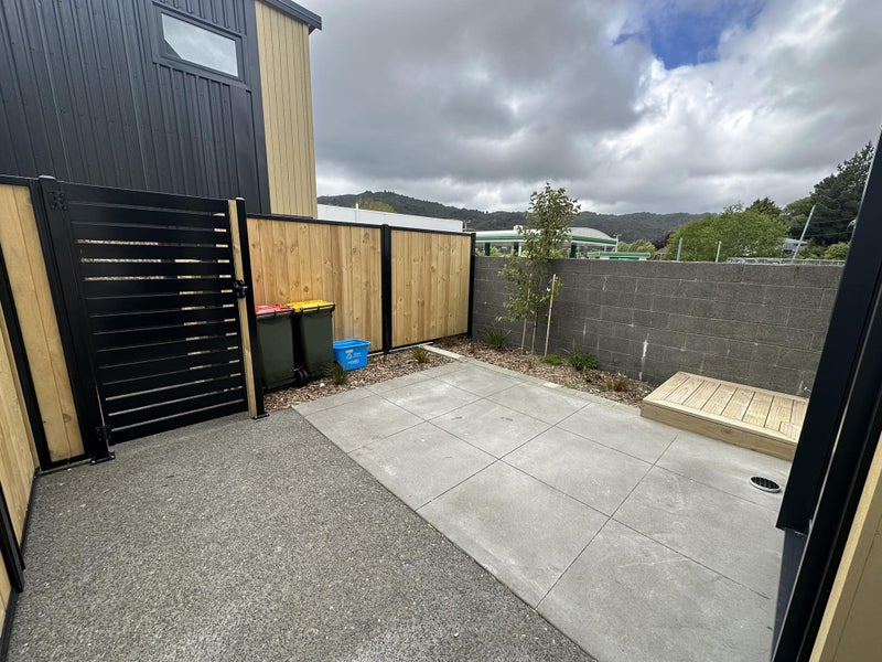7/7 Wainuiomata Road, Wainuiomata, Lower Hutt - Carousel 12