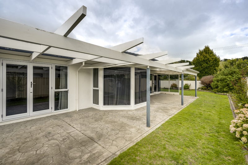 3 Lowndes Place, Taradale, Napier - Carousel 2