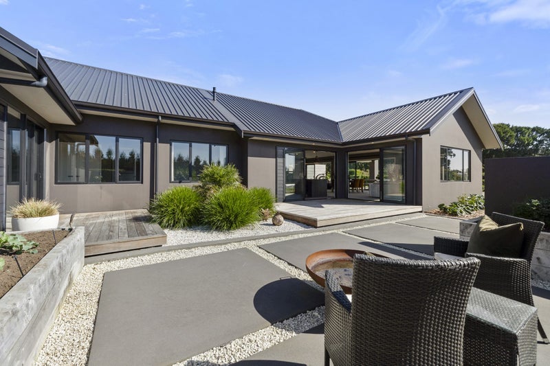 106 Airport Drive, New Plymouth Airport, New Plymouth - Carousel 2