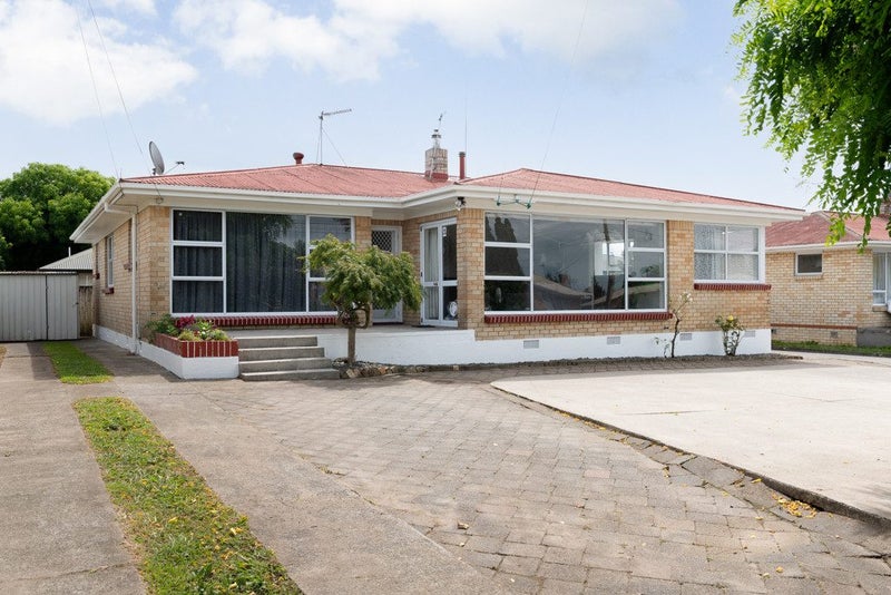 38 Fenwick Crescent, Hillcrest, Hamilton - Carousel 1