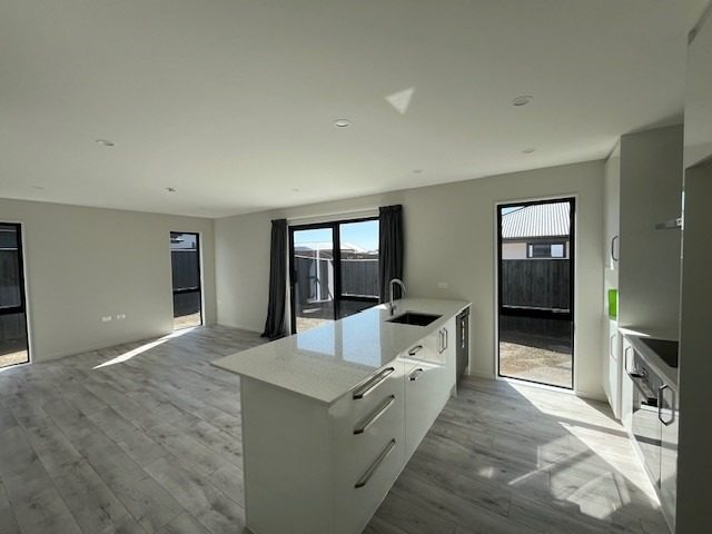 3 Finn Place, Titahi Bay, Porirua - Carousel 2