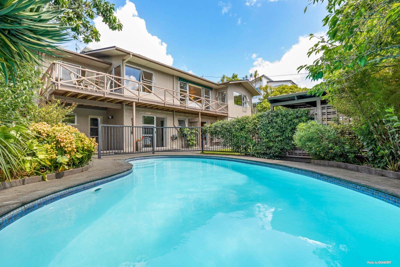 18 Aberdeen Road, Campbells Bay, Auckland - Carousel 1