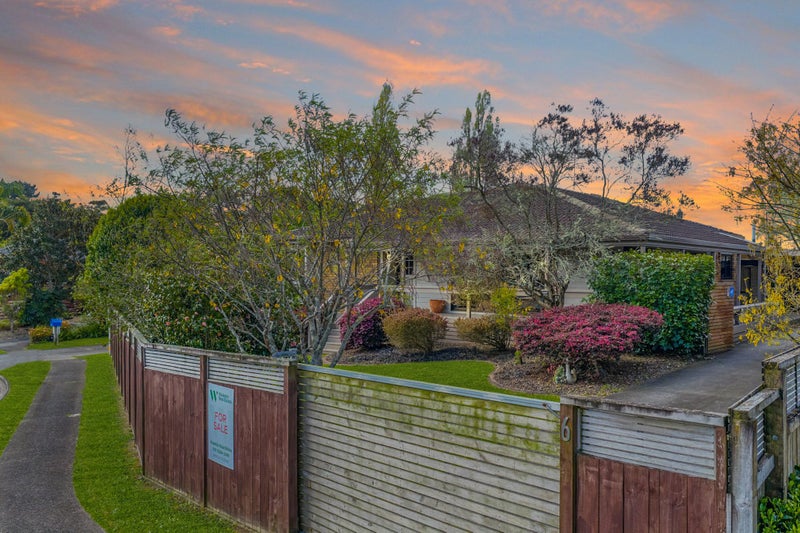 6 Emma Place, Pukete, Hamilton - Carousel 1