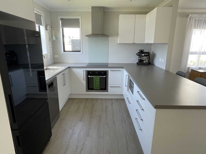 31 Discovery Place, Marfell, New Plymouth - Carousel 2