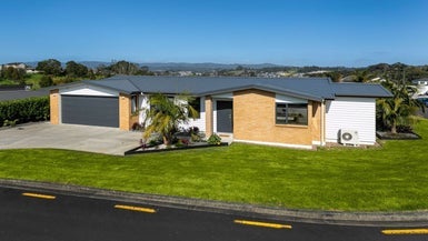 4 Karika Place, Massey, Auckland - Carousel 1