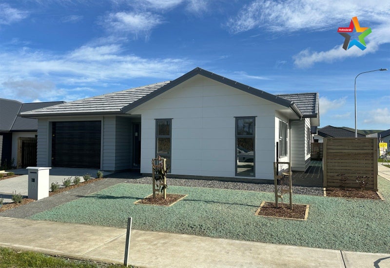 8 Kairaumati Crescent, Kelson, Lower Hutt - Carousel 14