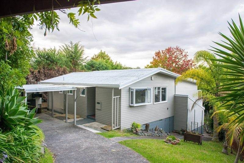 15 Nor'East Drive, Northcross, Auckland - Carousel 1