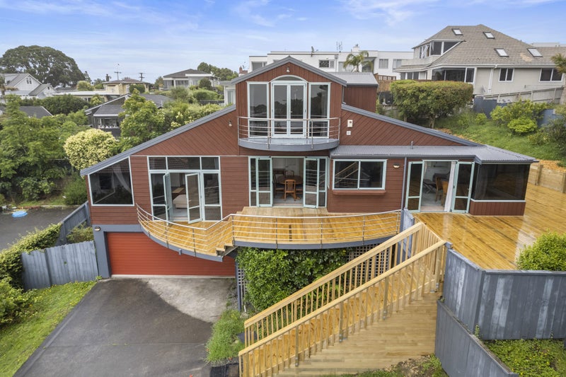 9 Aberdeen Road, Castor Bay, Auckland - Carousel 1