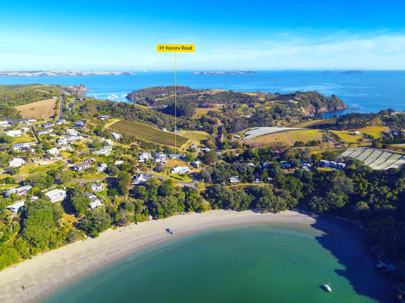 39 Korora Road, Oneroa, Waiheke Island - Carousel 1