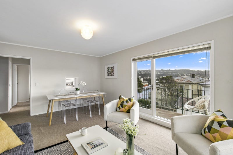 4/2 Scarborough Terrace, Mount Victoria, Wellington - Carousel 2