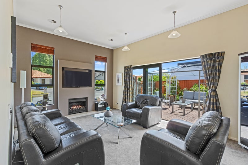 4 Brookfield Drive, Northwood, Christchurch - Carousel 2