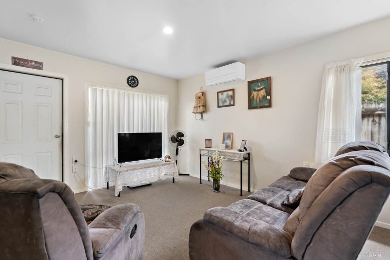8/11 Lawford Place, Mangere, Auckland - Carousel 2