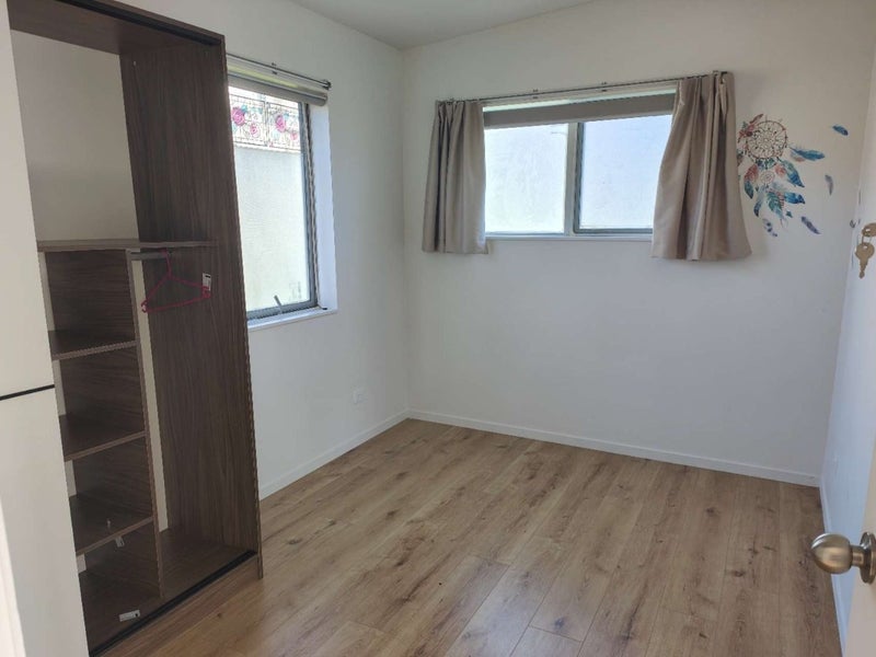 25 Ted William Street, New Windsor, Auckland - Carousel 2
