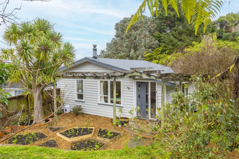 25 Redvers Drive, Belmont, Lower Hutt - Carousel 1