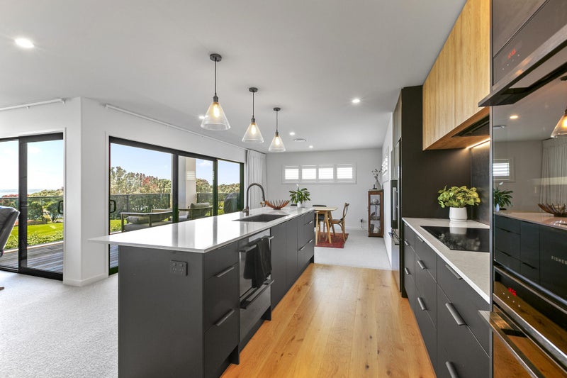 9 Bayly Road, Moturoa, New Plymouth - Carousel 2