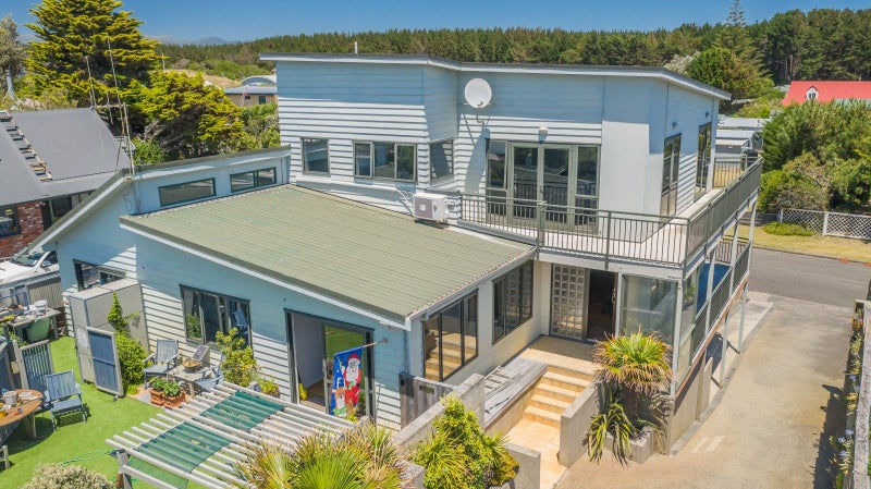 8 Arataki Grove, Waitarere Beach, Levin - Carousel 1