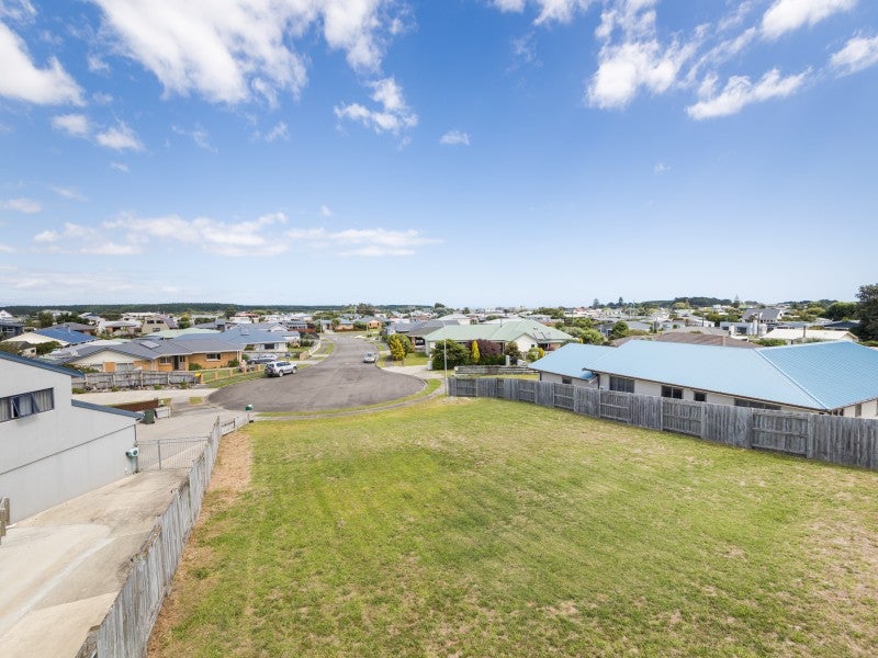 13 Teppett Place, Foxton Beach, Foxton - Carousel 1