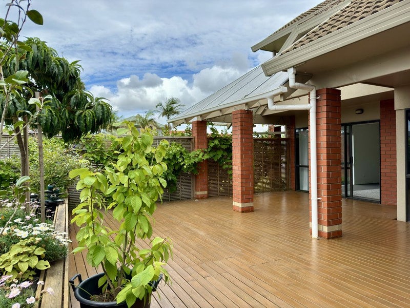 1 Fencotie Place, Northpark, Auckland - Carousel 2