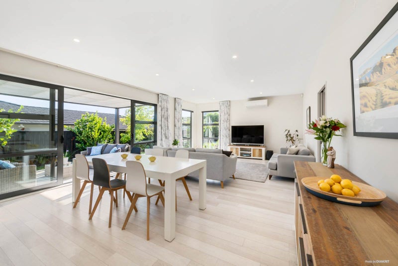 10 Lydiard Place, Beachlands, Auckland - Carousel 2