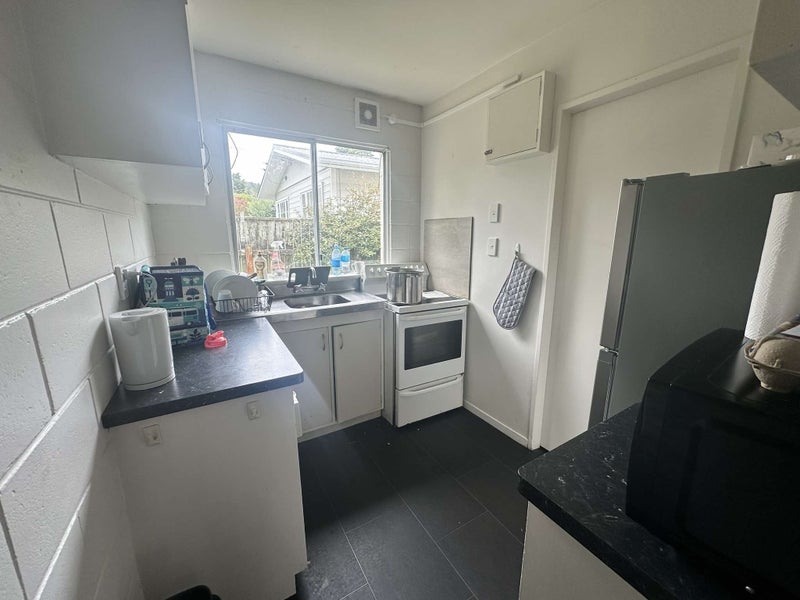 1/12 Wood Street, Wallaceville, Upper Hutt - Carousel 2