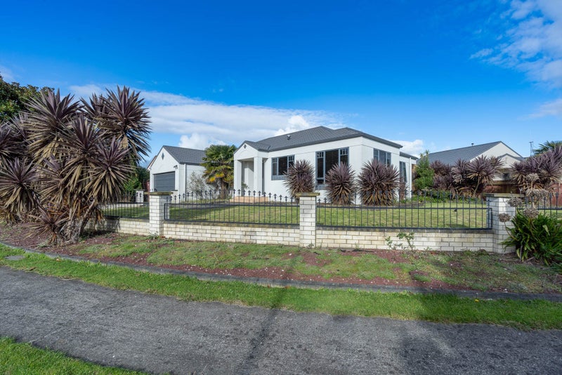 35 Dalfield Place, Highbury, Palmerston North - Carousel 1