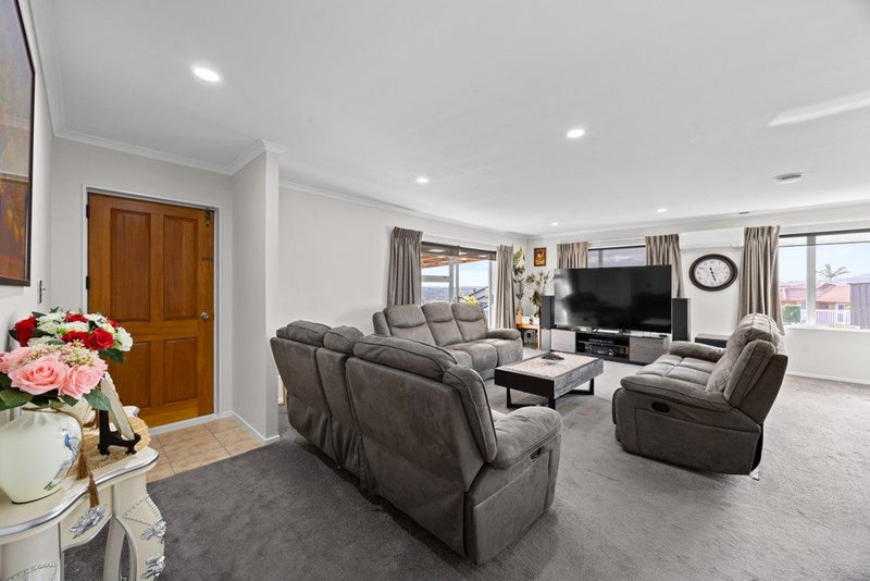 2 Libnai Avenue, Clover Park, Auckland - Carousel 2