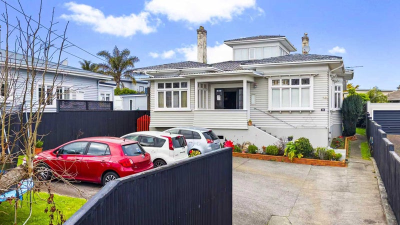11 Amaru Road, One Tree Hill, Auckland - Carousel 1
