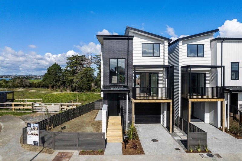 15 Rita Meredith Road, Wai o Taiki Bay, Auckland - Carousel 1