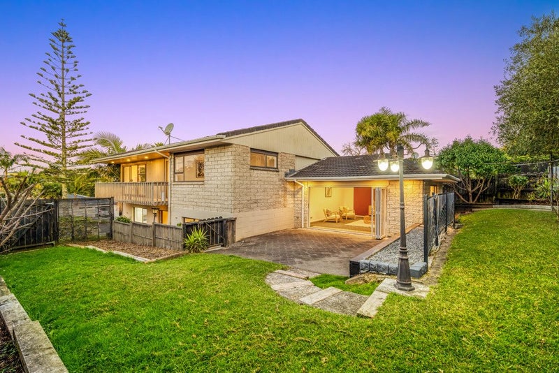 12 Cyclades Place, Shelly Park, Auckland - Carousel 1