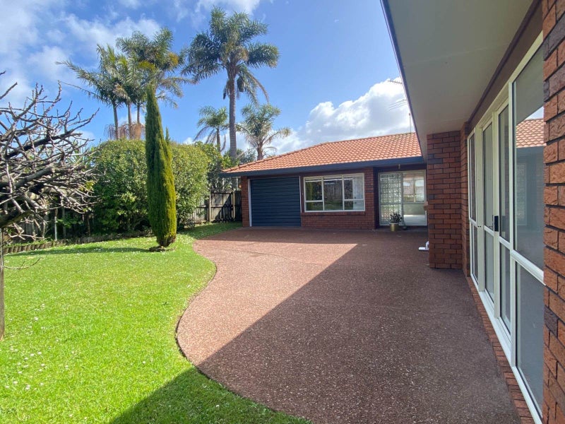 17 Princeton Parade, Albany, Auckland - Carousel 20