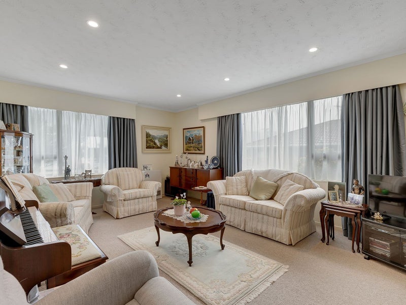 42 Oxford Street, Tawa, Wellington - Carousel 2