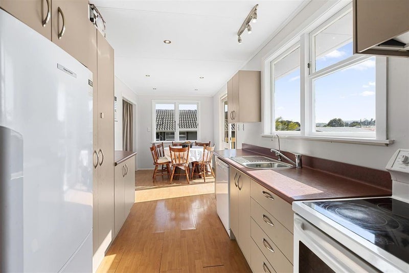 4 Stipulate Place, Ascot Park, Porirua - Carousel 2