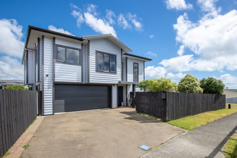 17 Doncaster Terrace, Ascot Park, Porirua - Carousel 24