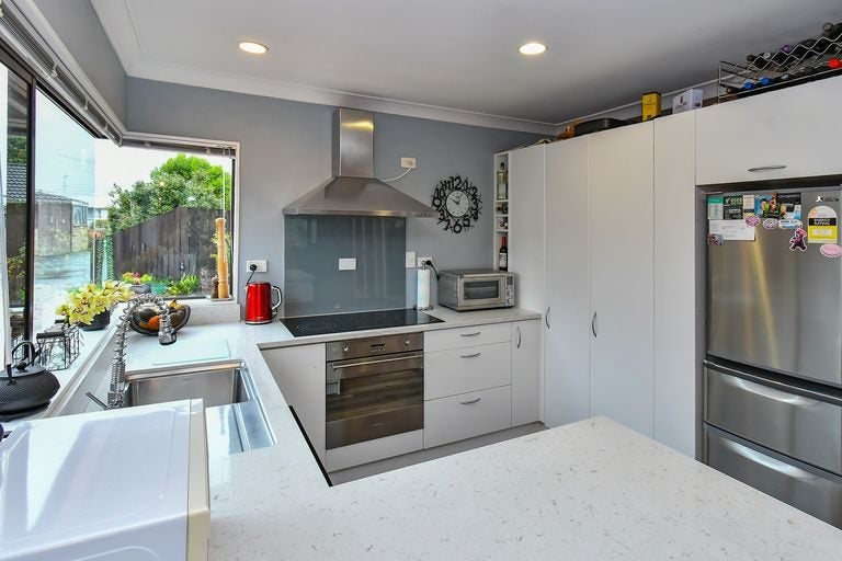 2/27 Queen Street, Papakura, Auckland - Carousel 2