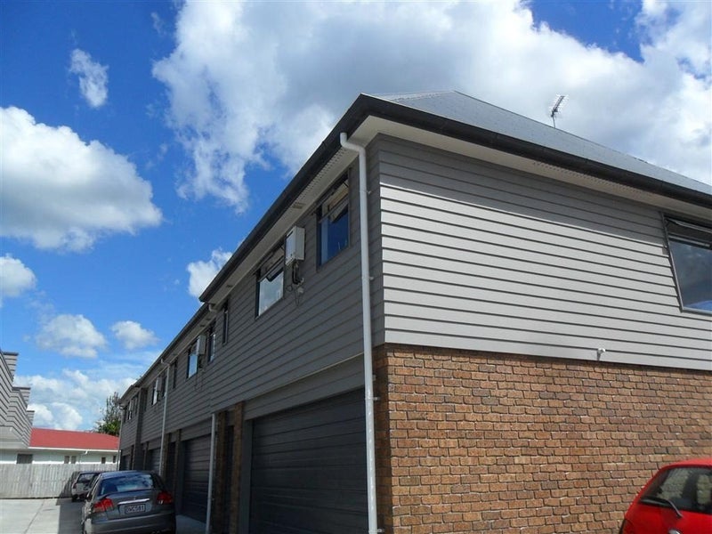 15F Greensboro Street, Hamilton East, Hamilton - Carousel 14
