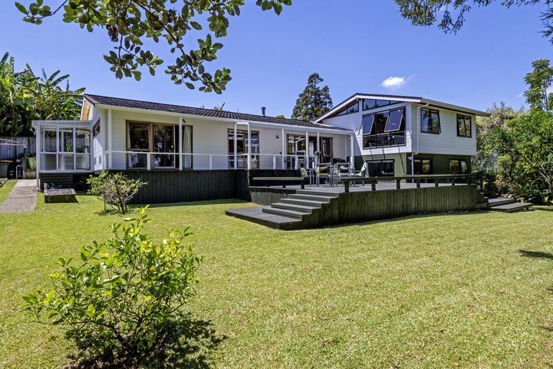 65 Cockle Bay Road, Cockle Bay, Auckland - Carousel 1