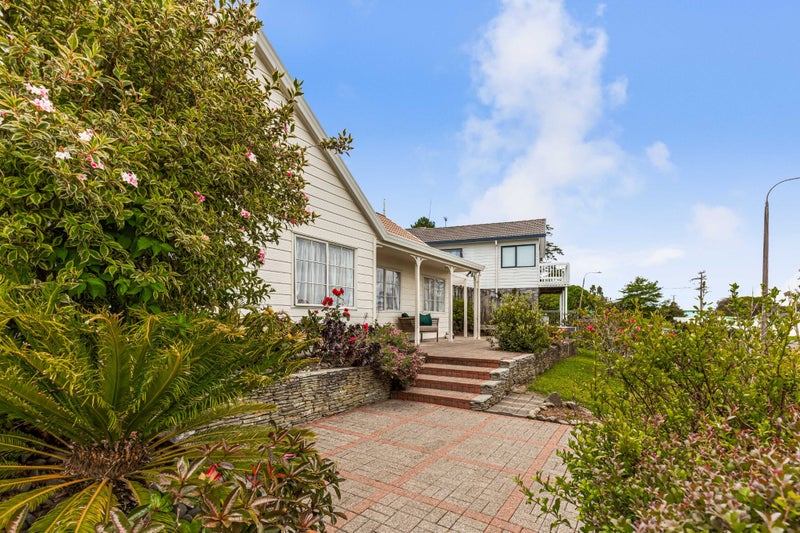 72 Garton Drive, Massey, Auckland - Carousel 2