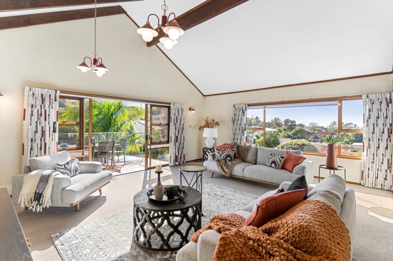 14 King Richard Place, Browns Bay, Auckland - Carousel 2