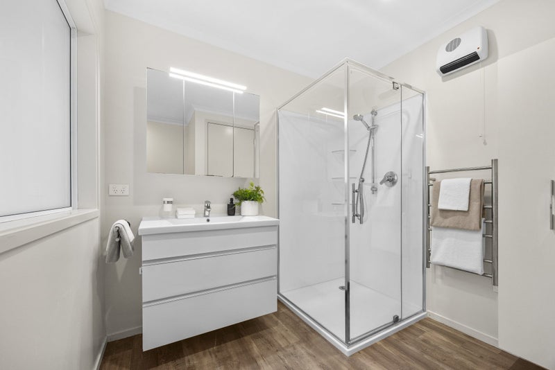 2/19 Seaview Avenue, Northcote, Auckland - Carousel 27