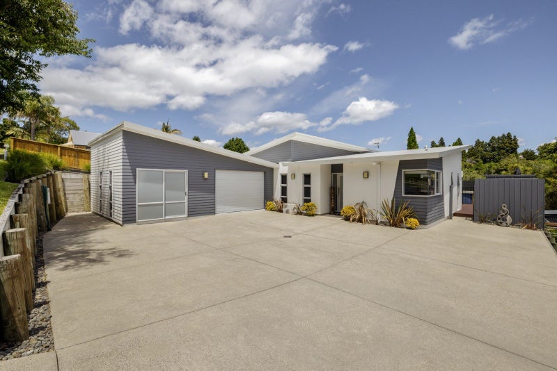 39 Kinloch Drive, Bethlehem, Tauranga - Carousel 1