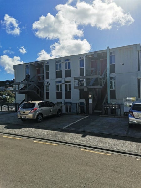 5B/20 Maarama Crescent, Aro Valley, Wellington - Carousel 1