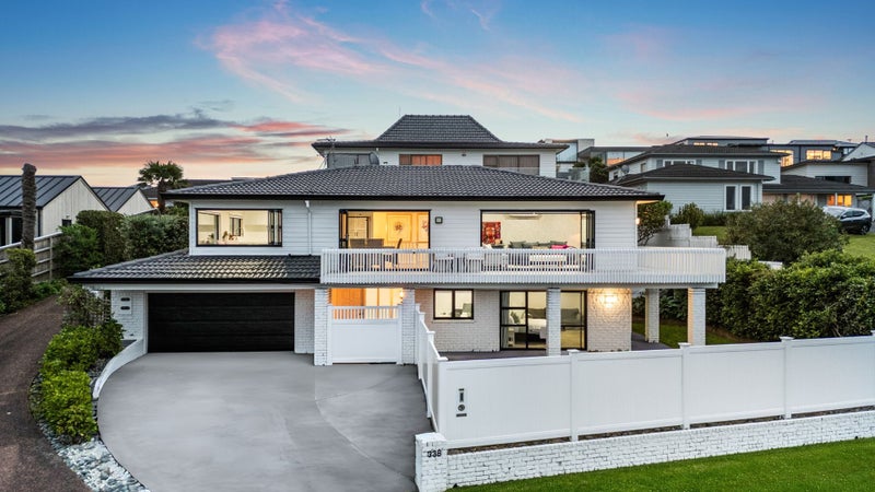 2/33 Parr Terrace, Castor Bay, Auckland - Carousel 1