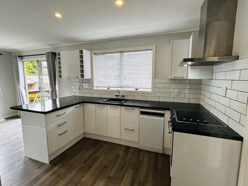 26A Kingsway Crescent, Forest Lake, Hamilton - Carousel 2