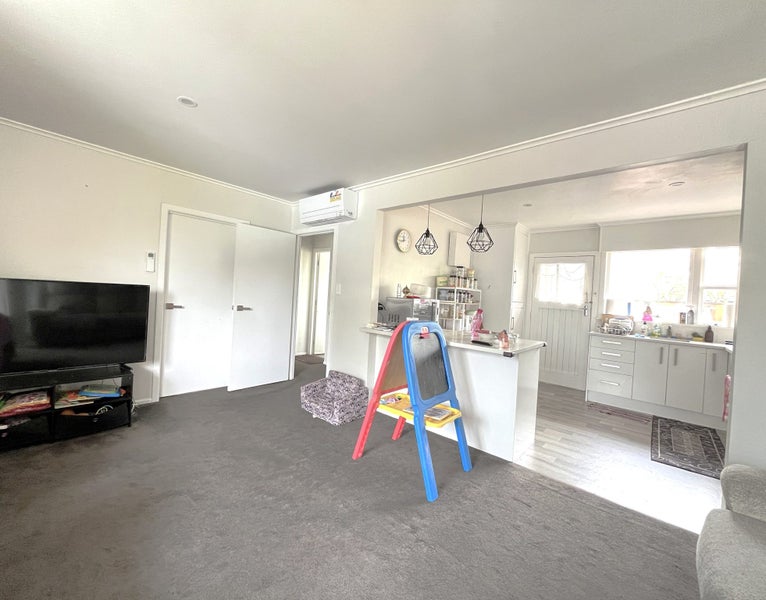 2/216A Edmonton Road, Te Atatū South, Auckland - Carousel 2