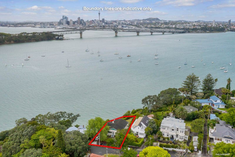 13 Awanui Street, Birkenhead, Auckland - Carousel 1