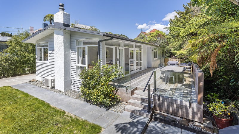 8 Agra Crescent, Khandallah, Wellington - Carousel 1