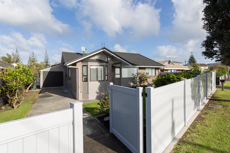 6A Beach Road, Castor Bay, Auckland - Carousel 1