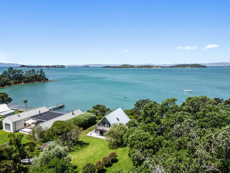 30 Arran Bay, WAIHEKE ISLAND - Carousel 1
