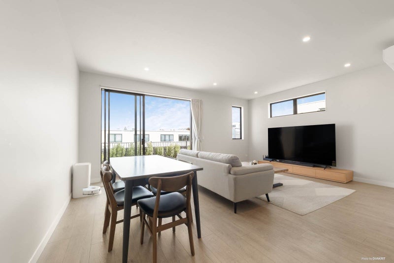 12 Porowha Road, Westgate, Auckland - Carousel 2