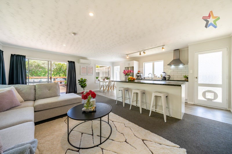 3 Kaitangata Crescent, Kelson, Lower Hutt - Carousel 2